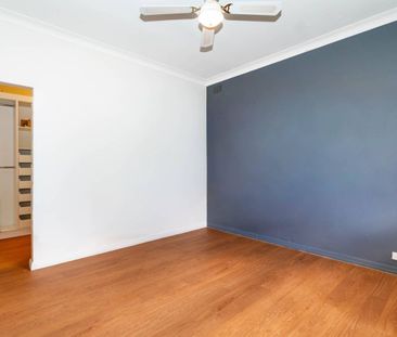 BEAUTIFUL FAMILY HOME WITH CHARM - Photo 5