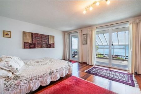 Detached house with lake view - Photo 3