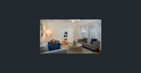 Charming 3 bedroom home - Photo 2