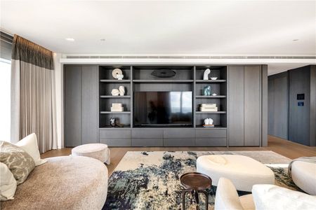 A spectacular five-bedroom penthouse apartment with private winter garden, occupying a prime position within Casson Square, an iconic riverside development in the heart of South Bank, moments from the London Eye and Waterloo Bridge. - Photo 4