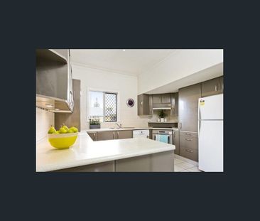 Post war home in great location - Photo 2