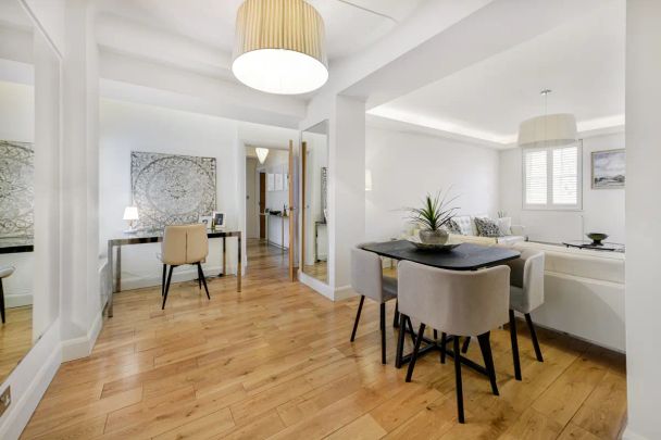 2 bedroom flat in 145 Fulham Road - Photo 1