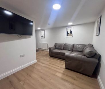 Victoria Road (room 2), Morley, Leeds - Photo 1