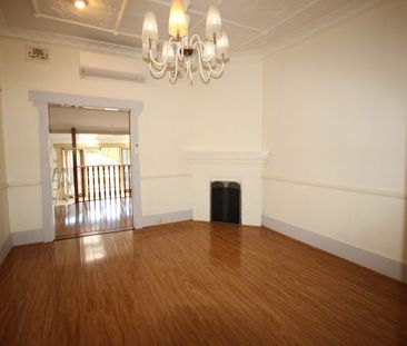 Renovated Big Home in Ray Road Close to Epping Station - Photo 2