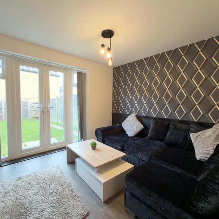 1 bedroom in a house share to rent - Photo 1