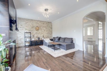 For Lease - 230 Humberland Drive, Richmond Hill, Ontario - Photo 2