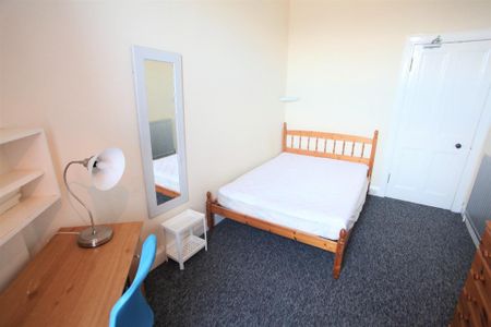 4 bedroom flat to rent - Photo 3