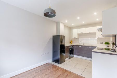 4 bedroom terraced house to rent - Photo 5