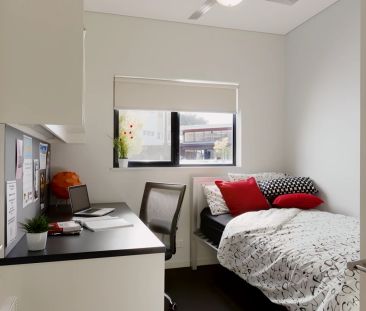 Four Bedrooms Poolside - Photo 4