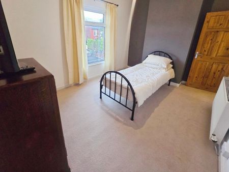 2 bedroom end of terrace house to rent - Photo 4