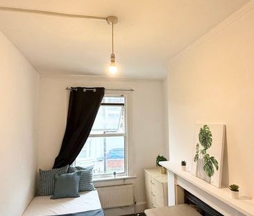 Room in a Shared House, Denzil Road, NW10 - Photo 2