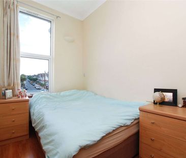 Three bedroom furnished flat, perfect for sharers and moments from ... - Photo 5