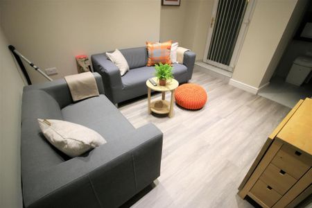 5 bedroom private hall to rent - Photo 2