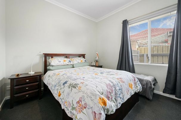 Charming 3- bedroom home - Photo 1