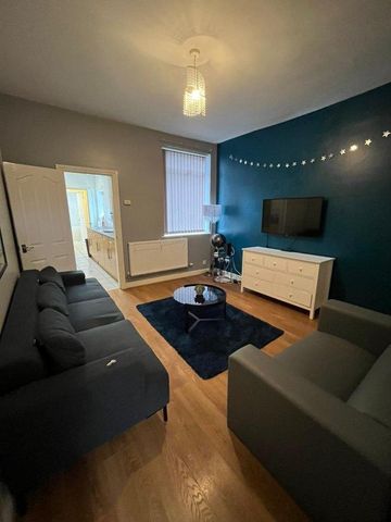 4 bedroom flat to rent - Photo 3