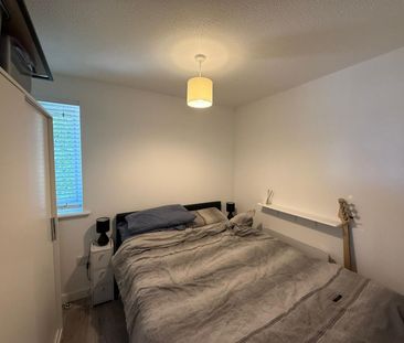 1 Bedroom Flat - Purpose Built To Let - Photo 2