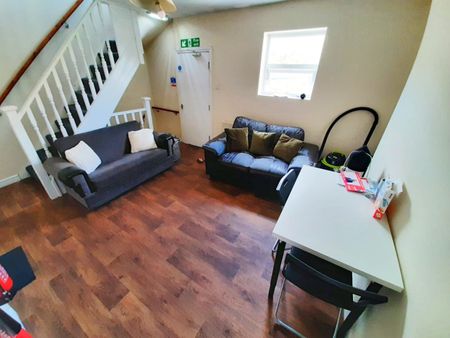 Room in a Shared House, Hastings Street, LU1 - Photo 2