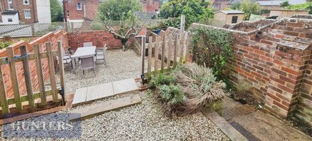 6 bedroom House To Let - Photo 3