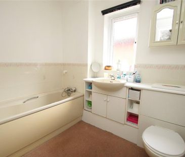 4 bedroom detached house to rent - Photo 2