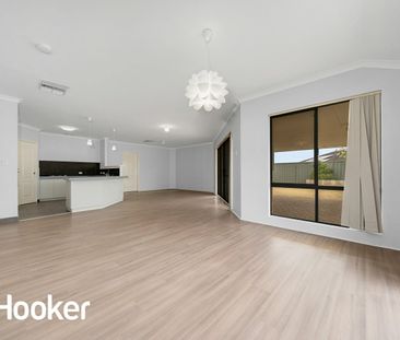 4x2x2 With Theatre - Photo 3