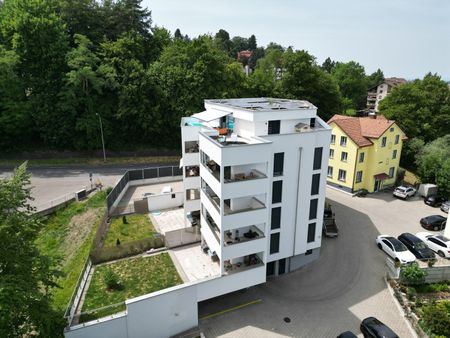 moderne neuwertige 3.5 Zimmer-Wohnung mit Lift und eigenem Waschturm - Foto 5