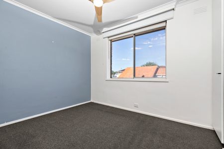 ONE BEDROOM APARTMENT WITH TREETOP VIEWS! - Photo 3