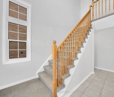 Detached Home For Lease | W8147264 - Photo 5