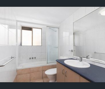 TWO BEDROOM UNIT OPPOSITE BROADWATER WITH POOL - Photo 6