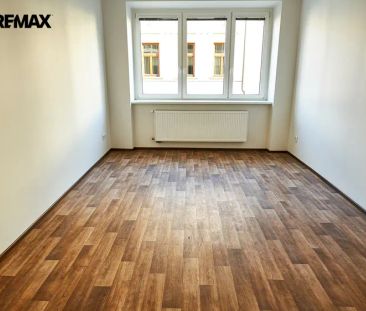 Exkluzivní pronájem zrekonstruovaného bytu 2+1 v centru Pardubic - Photo 1