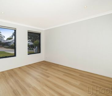 Large Family Home In Fantasic Location - Photo 2