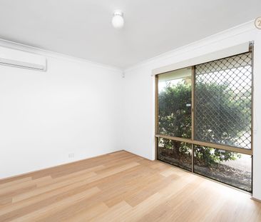 ROSSMOYNE SCHOOL ZONE @ $700 per week - Photo 2