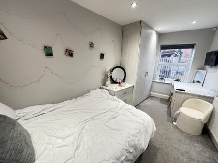 68A Flat 2 Victoria Road, Leeds, LS6 1DL - Photo 3