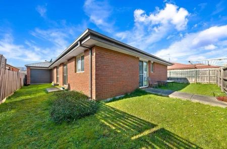 “Spacious Family Home with Modern Comforts in Berwick” - Photo 3