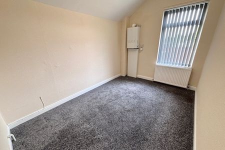Chanterlands Avenue - Photo 3