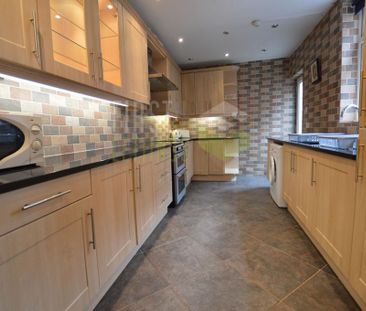 4 bedroom terraced house to rent - Photo 3