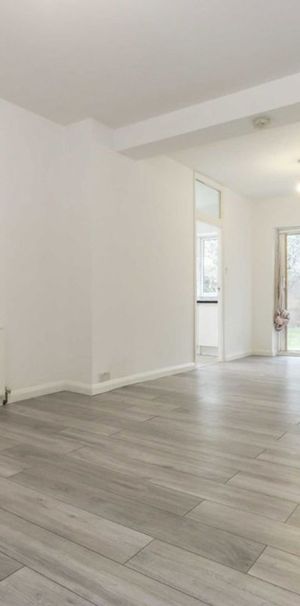Bryony Road, W12, London - Photo 1