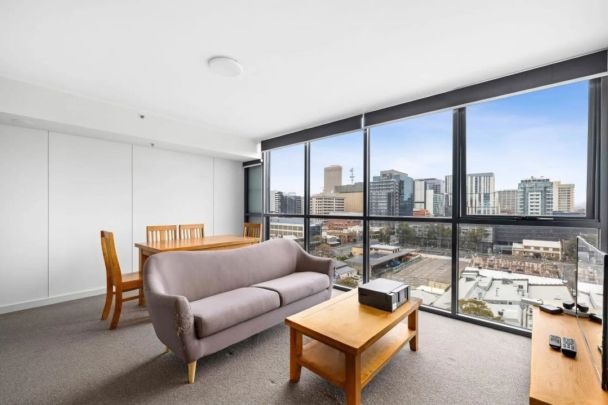 Urban Elegance & Convenience: One Bedroom Apartment in Heart of the City - Photo 1