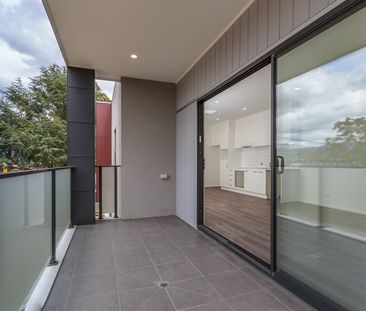 STUNNING TOWNHOUSE LIVING - Photo 6