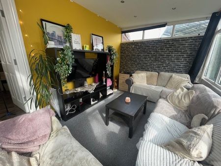 The Turnways - Photo 2