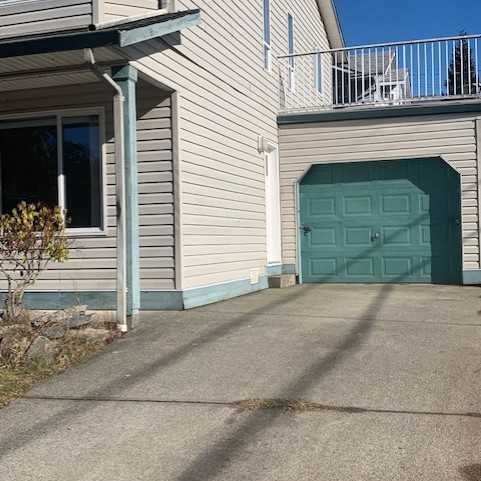 Walking Distance to Merecroft Village/Strathcona Gardens (Campbell River) - Photo 1