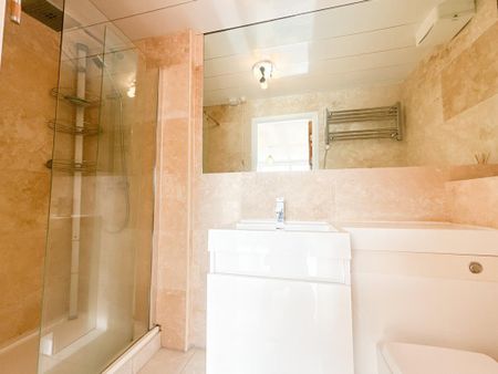 3 bedroom apartment to rent - Photo 4