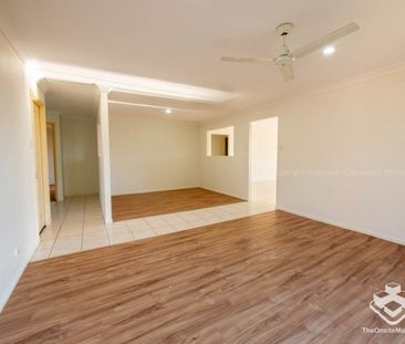 CHARMING AND LARGE LOWSET LIVING - Photo 1