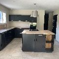 Maison plein pied, séjour ouvert sur cuisine, 3 chambres, SDB, SDE, dressing, garage, terrain - Photo 1