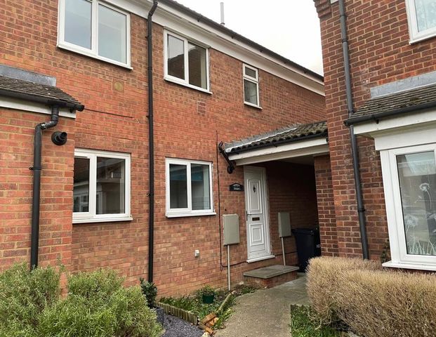 2 bedroom mews to rent - Photo 1