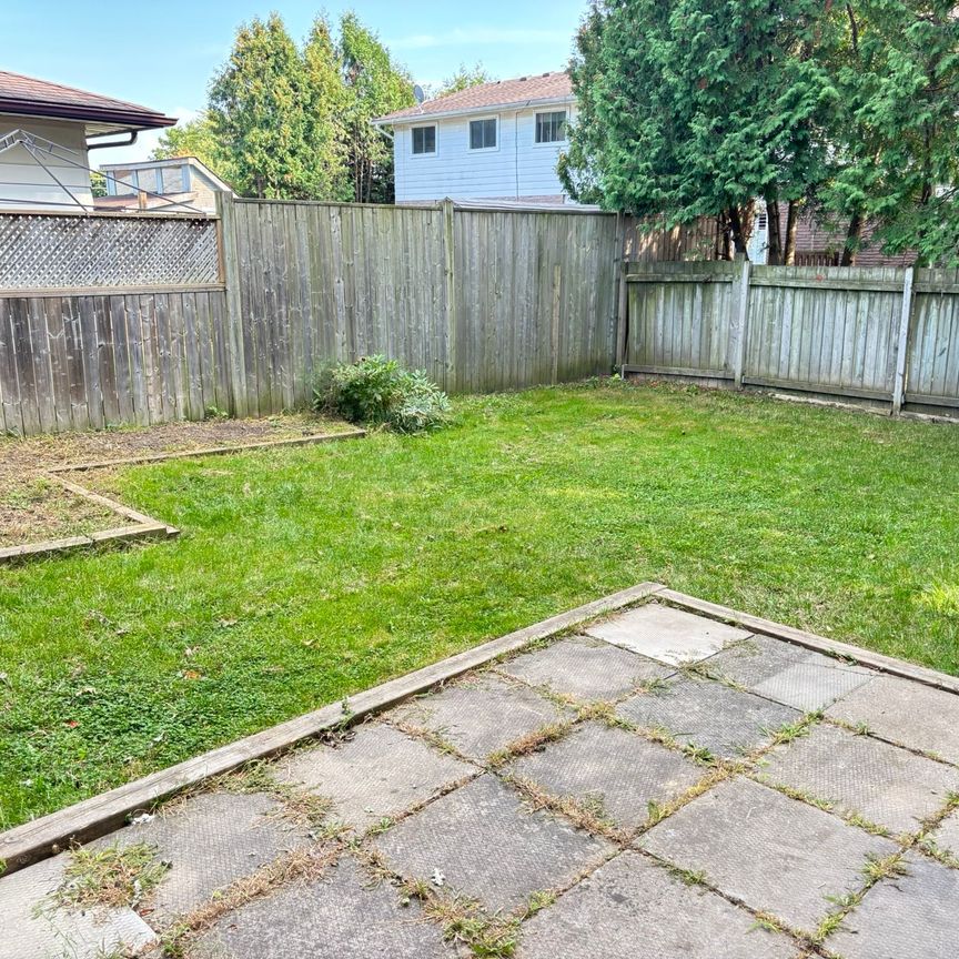 For Lease - 5842 Frontenac Street, Niagara Falls, Ontario - Photo 1