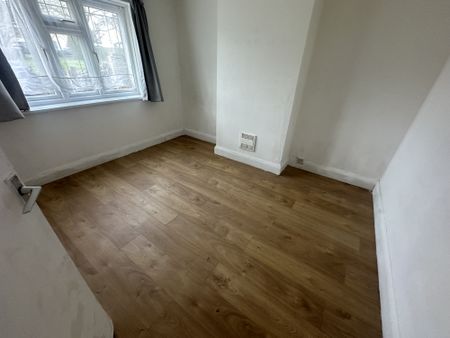 St. Andrews Road, W3 - Photo 3