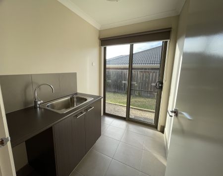 20 Holland Road, Sunbury - Photo 2