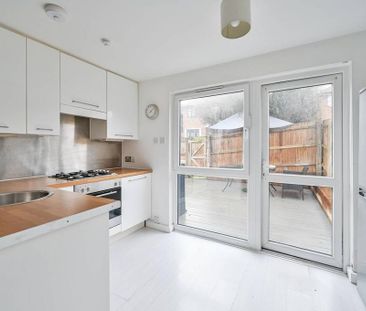 2 bedroom flat to rent - Photo 6