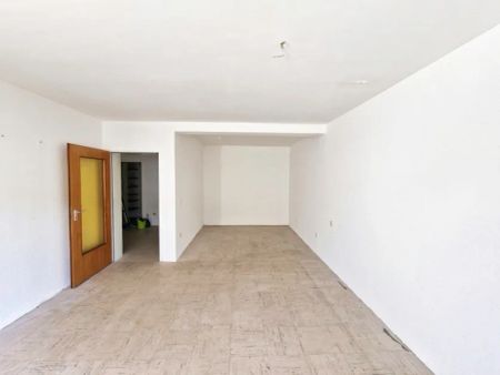 Helle 2,5-Zimmerwohnung mit Balkon in gepflegtem Mehrfamilienhaus - Foto 3