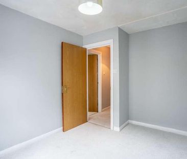 Vine Court, Brewhouse Yard, Gravesend, Kent, DA12 - Photo 2